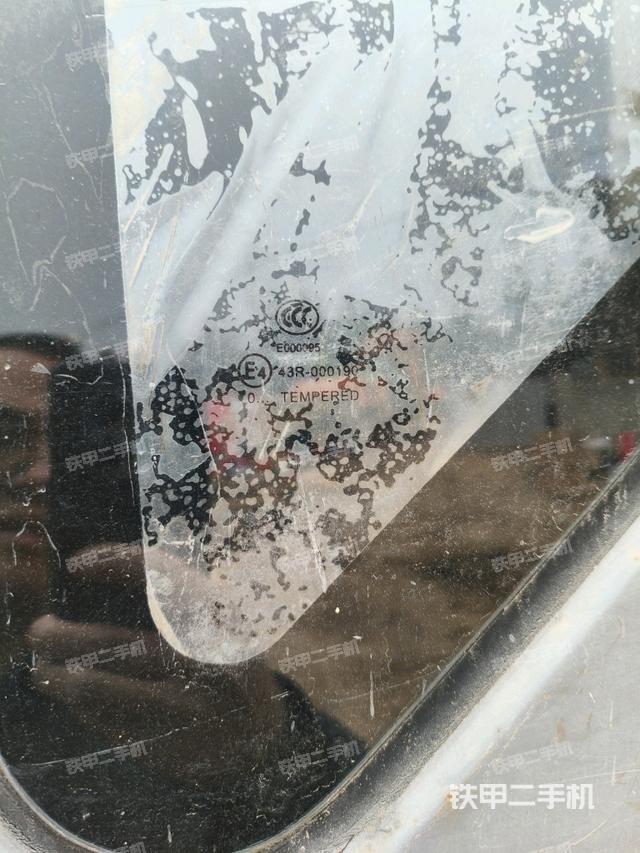 后窗玻璃角標(駕駛室部分) 后窗玻璃角標(駕駛室部分)
