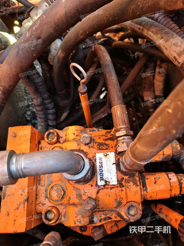 回轉(zhuǎn)馬達（上車部件）