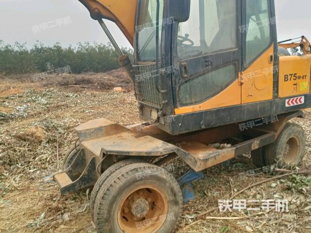 右驅(qū)動輪（行走機(jī)構(gòu)）