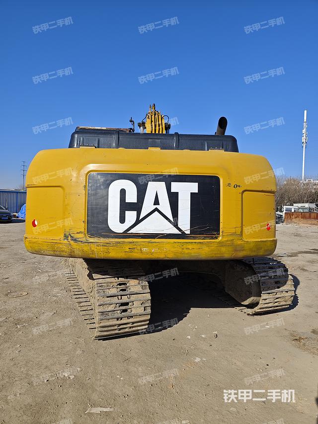 駕駛室頂部(整機(jī)外觀) 駕駛室頂部(整機(jī)外觀)