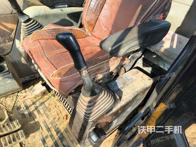 左后方玻璃角標(biāo)（駕駛室部分）