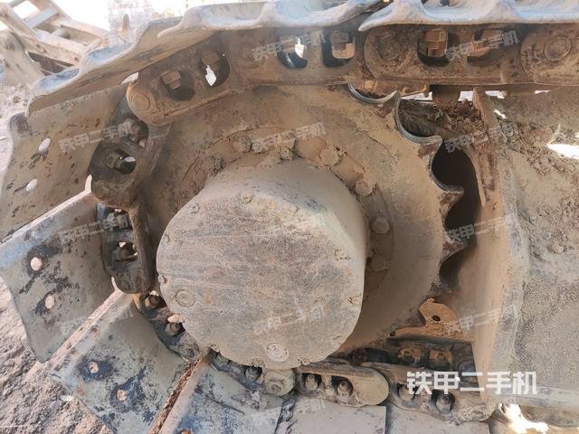 左驅(qū)動輪（行走機構(gòu)）