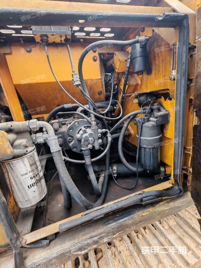 液壓泵艙室正面整體（整機(jī)外觀）