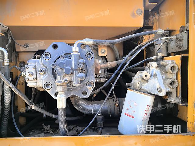 液壓泵艙室正面整體(整機(jī)外觀) 液壓泵艙室正面整體(整機(jī)外觀)