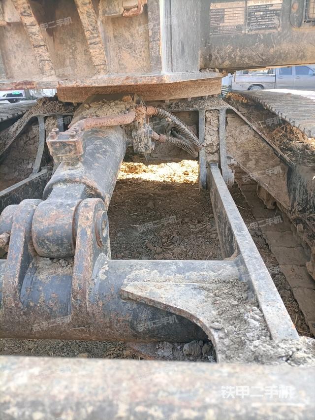 轉(zhuǎn)盤和下車架正前（工作和回轉(zhuǎn)裝置）