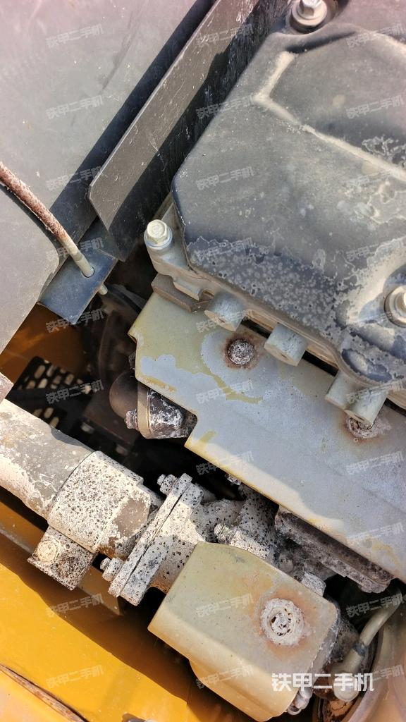 氣門(mén)室蓋螺絲特寫(xiě)（上車(chē)部件）