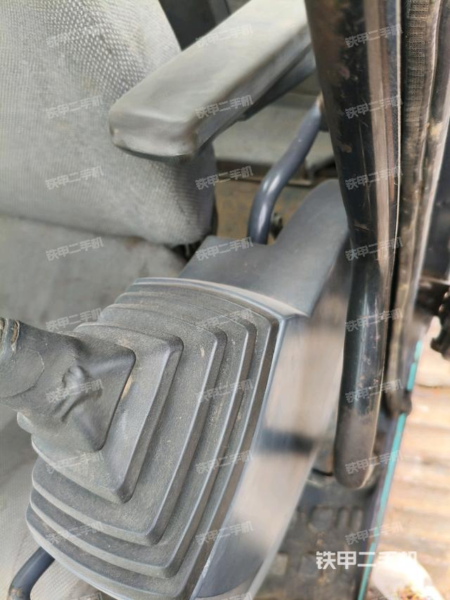 座椅左側(cè)控制臺(tái)/音響/含左手柄（駕駛室部分）