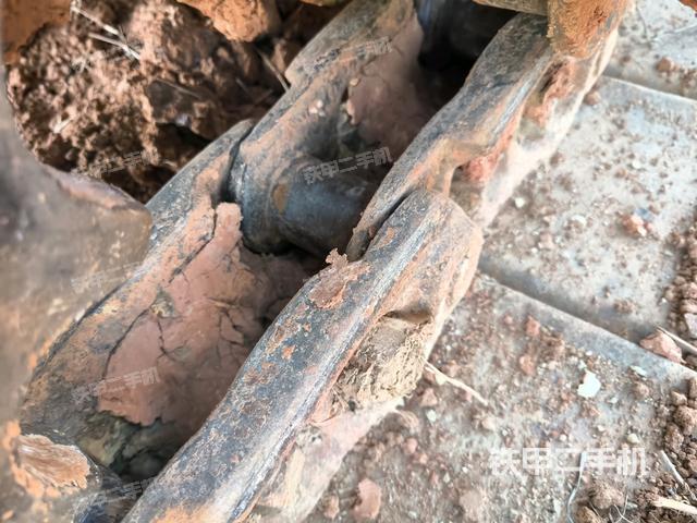 右側(cè)履帶整體?（行走機(jī)構(gòu)）