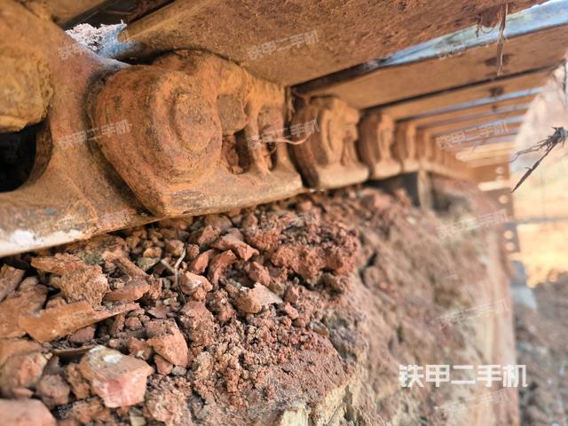 左驅(qū)動輪（行走機(jī)構(gòu)）