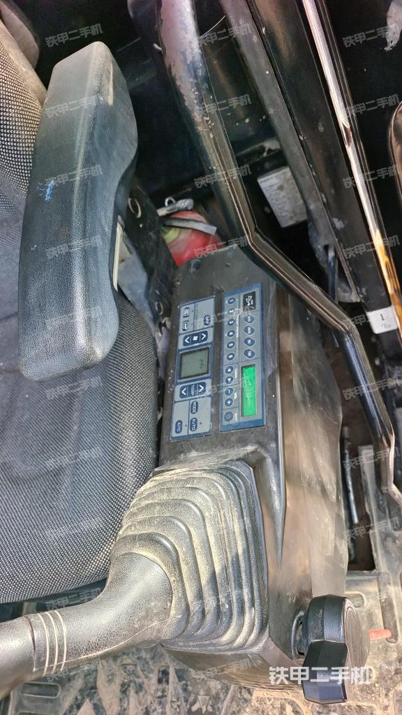 座椅左側(cè)控制臺(tái)/音響/含左手柄（駕駛室部分）