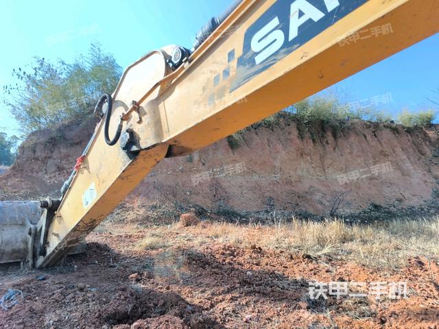 鏟斗右后整體（工作和回轉(zhuǎn)裝置）