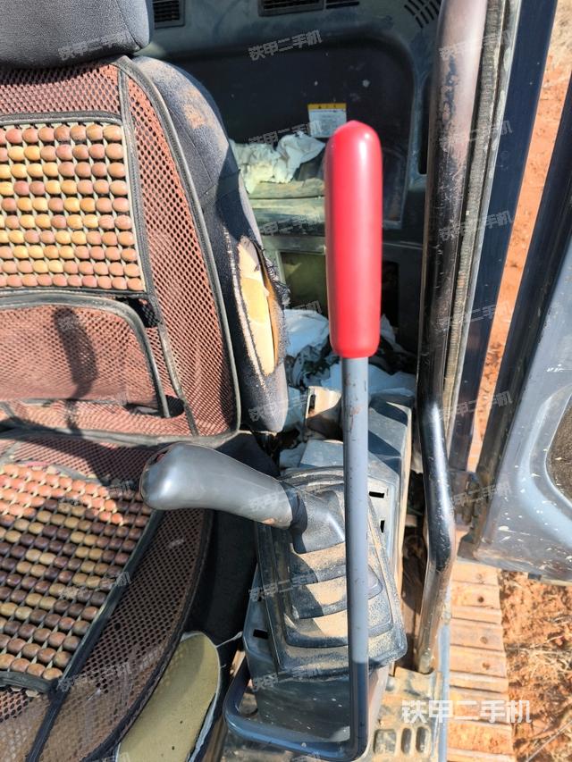 座椅左側(cè)控制臺/音響/含左手柄（駕駛室部分）