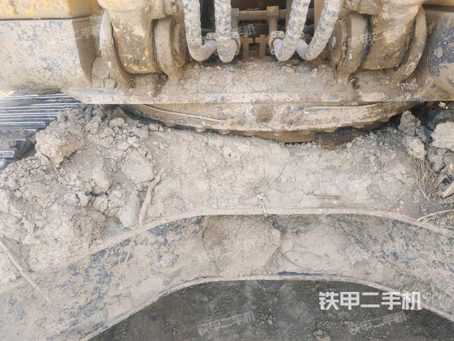 轉(zhuǎn)盤和下車架正前(工作和回轉(zhuǎn)裝置) 轉(zhuǎn)盤和下車架正前(工作和回轉(zhuǎn)裝置)