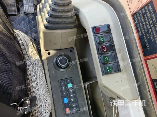 座椅左側(cè)控制臺/音響/含左手柄（駕駛室部分）