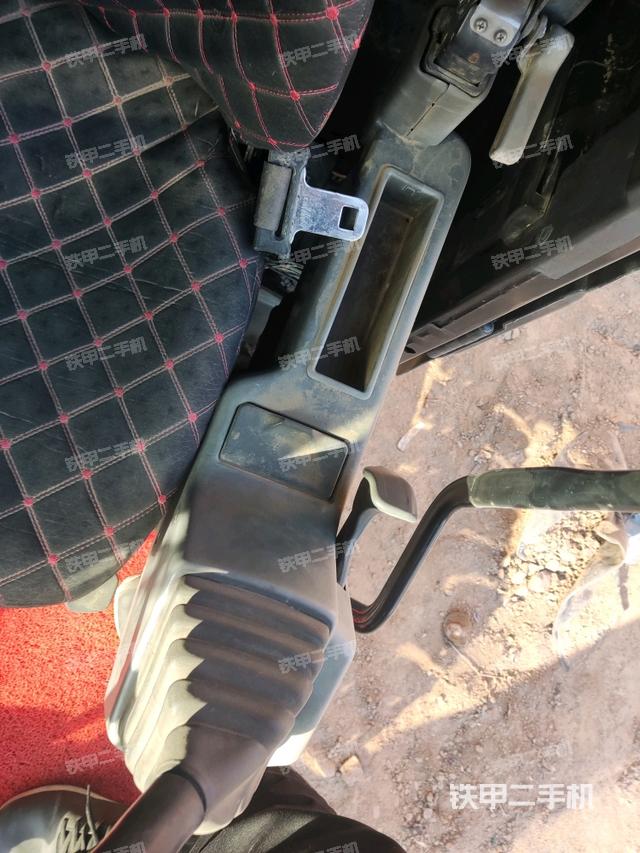 座椅左側(cè)控制臺/音響/含左手柄（駕駛室部分）