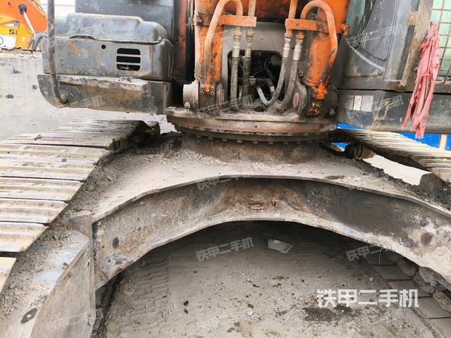 轉(zhuǎn)盤(pán)和下車架正前（工作和回轉(zhuǎn)裝置）