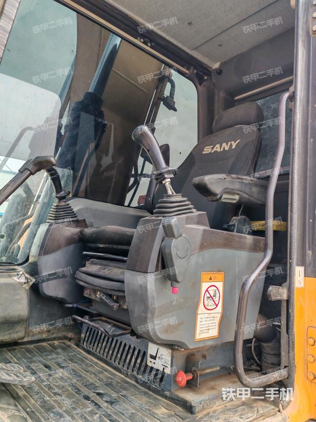 駕駛室整體（整機(jī)外觀）