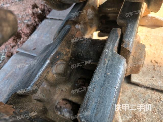 右驅(qū)動輪（行走機(jī)構(gòu)）