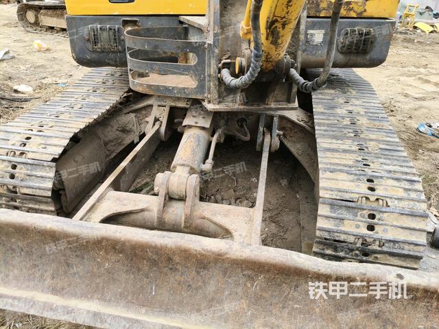 轉盤和下車架正前(工作和回轉裝置) 轉盤和下車架正前(工作和回轉裝置)