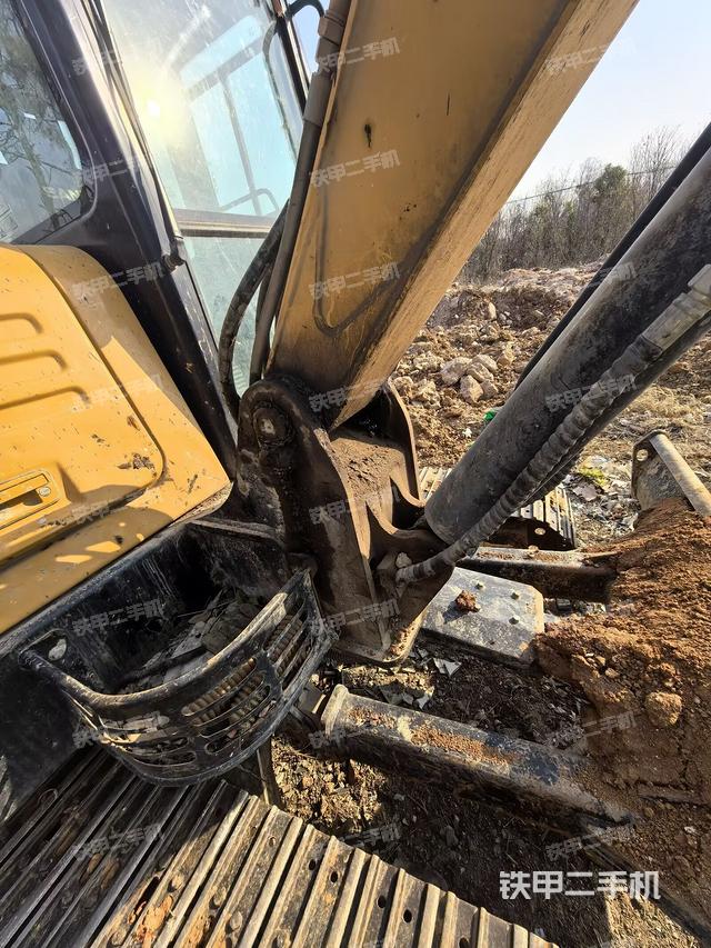 大臂根部?斜（工作和回轉(zhuǎn)裝置）