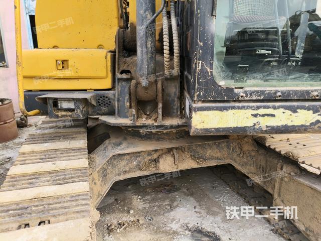 轉(zhuǎn)盤和下車架正前(工作和回轉(zhuǎn)裝置) 轉(zhuǎn)盤和下車架正前(工作和回轉(zhuǎn)裝置)