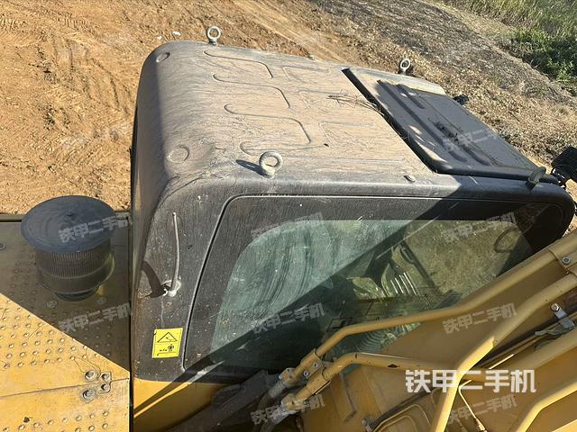 驾驶室顶部（整机外观）