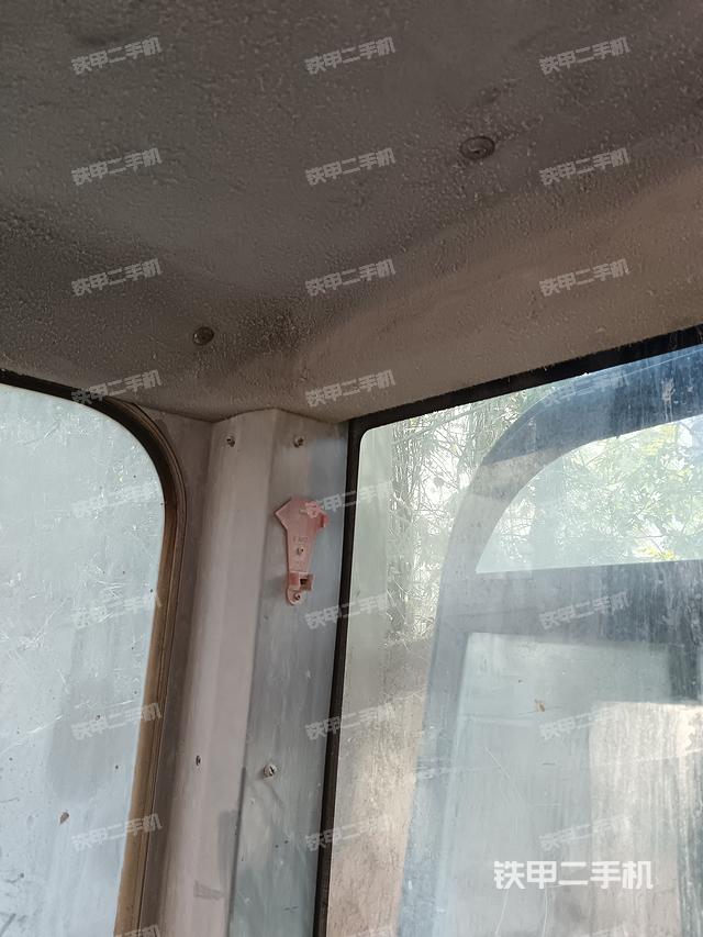 駕駛室頂部（整機外觀）