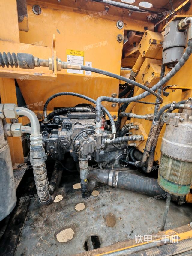 液壓泵艙室正面整體（整機(jī)外觀）