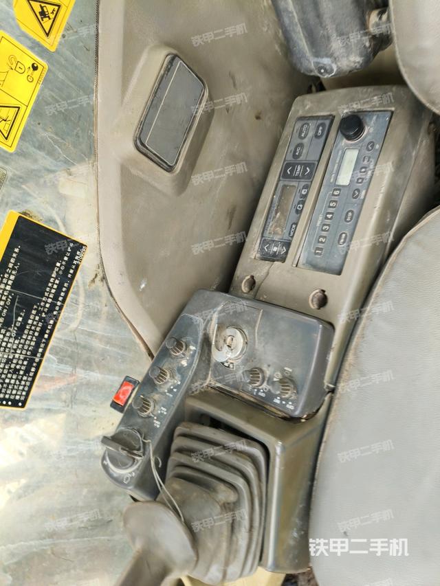 座椅左側(cè)控制臺(tái)/音響/含左手柄（駕駛室部分）