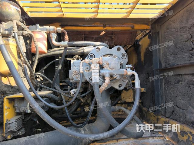 液壓泵艙室正面整體(整機(jī)外觀) 液壓泵艙室正面整體(整機(jī)外觀)