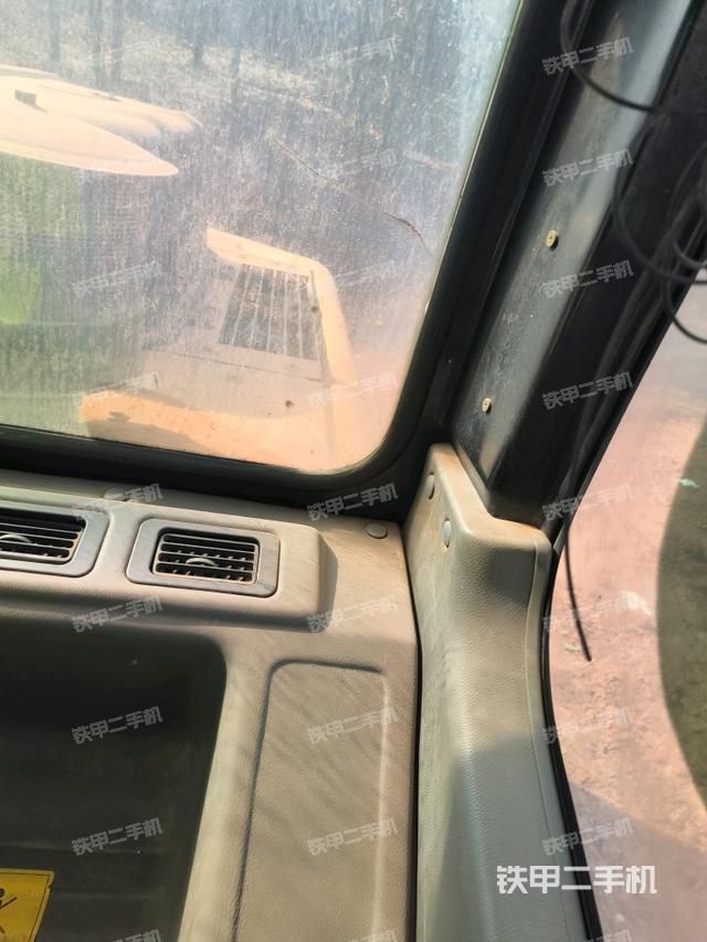 座椅左側(cè)控制臺/音響/含左手柄（駕駛室部分）