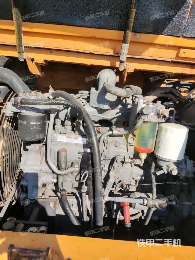 發(fā)動(dòng)機(jī)室（上車部件）