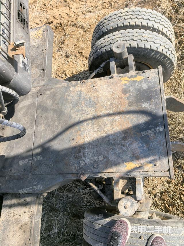 轉(zhuǎn)盤和下車架正前（工作和回轉(zhuǎn)裝置）