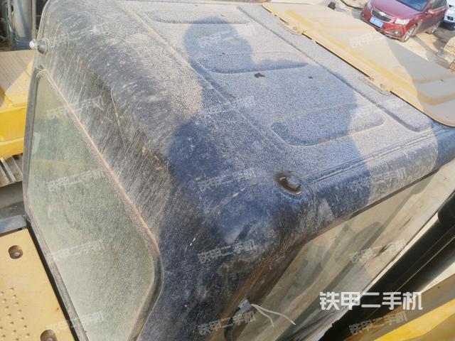 駕駛室頂部(整機(jī)外觀) 駕駛室頂部(整機(jī)外觀)