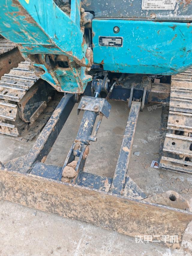 駕駛室頂部（整機外觀）