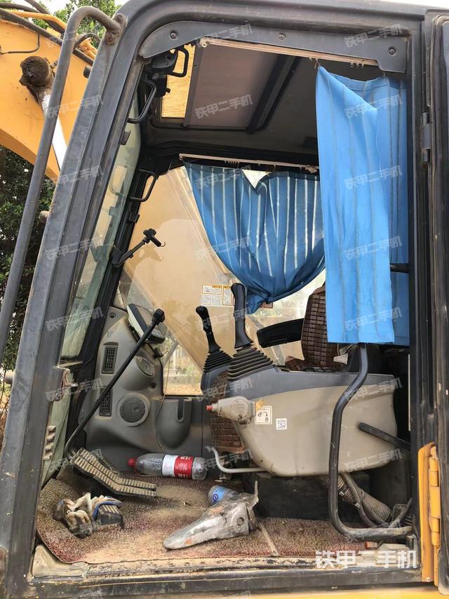 驾驶室顶部（整机外观）