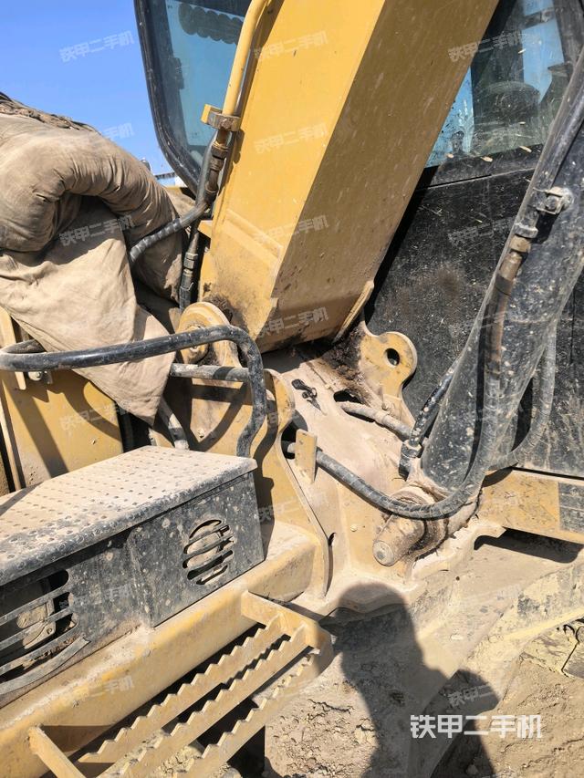 大臂根部?斜（工作和回轉(zhuǎn)裝置）