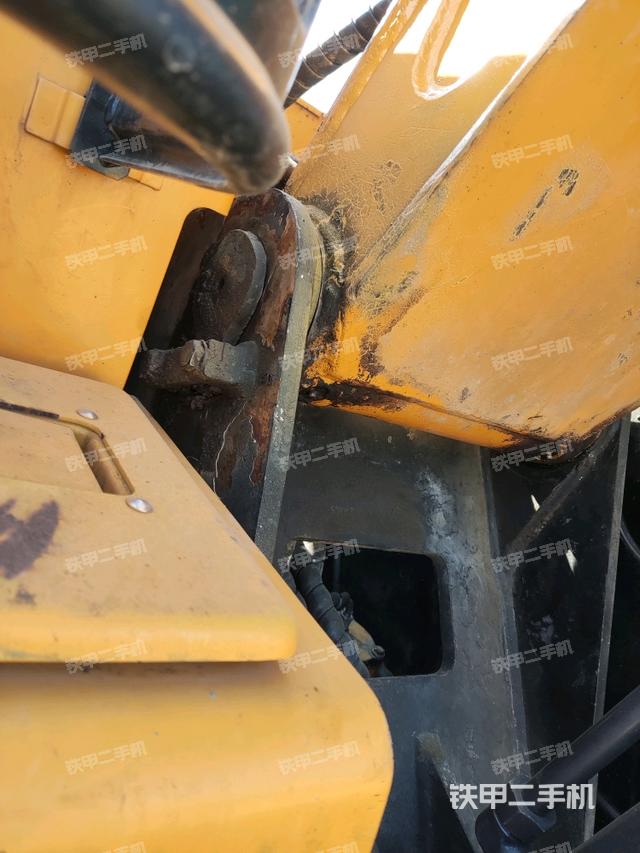 大臂根部?斜（工作和回轉(zhuǎn)裝置）