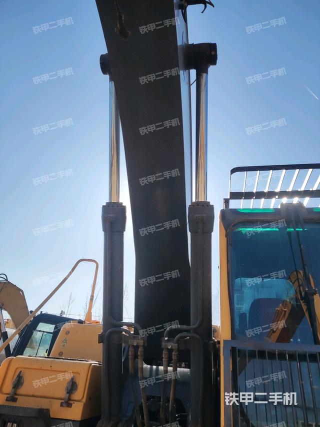 大臂油缸整體?豎拍（工作和回轉(zhuǎn)裝置）