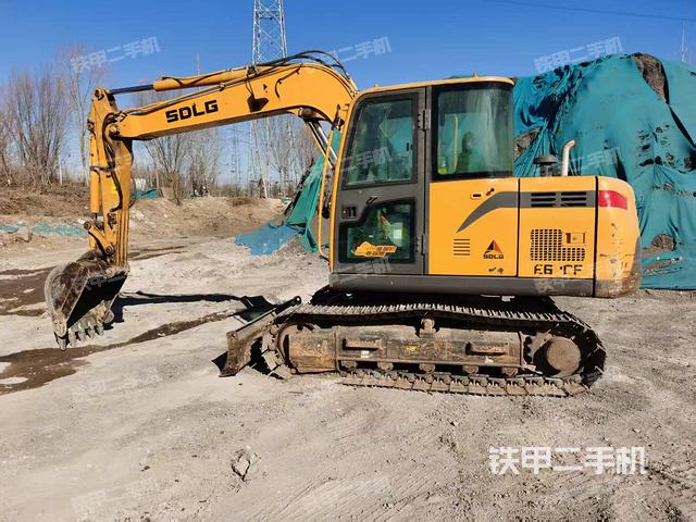 駕駛室整體（整機外觀）