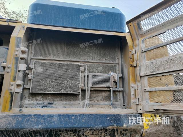 散熱器正面(大件艙室) 散熱器正面(大件艙室)