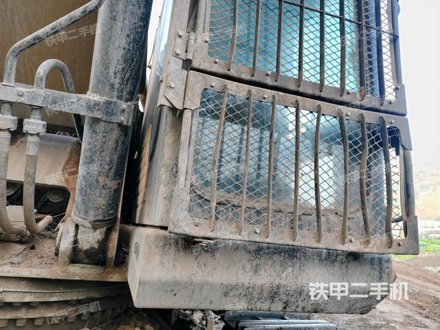 鏟斗右后整體(工作和回轉(zhuǎn)裝置) 鏟斗右后整體(工作和回轉(zhuǎn)裝置)