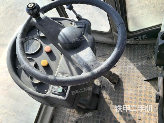 后玻璃角標（壓路機駕駛室）