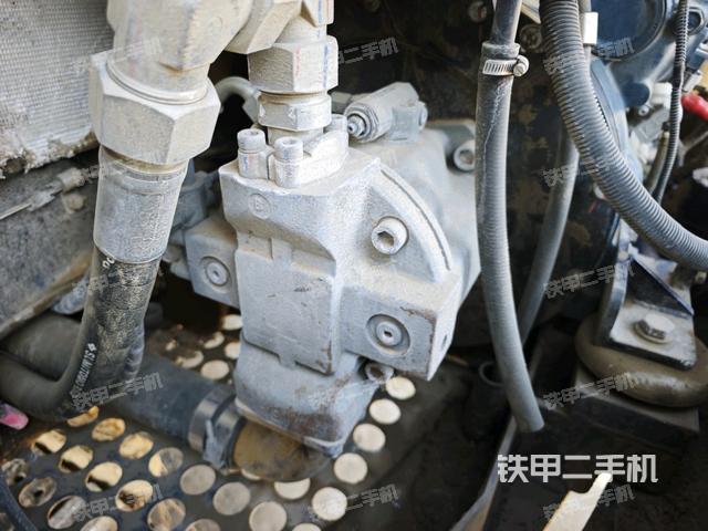 液壓泵艙室正面整體(整機(jī)外觀) 液壓泵艙室正面整體(整機(jī)外觀)