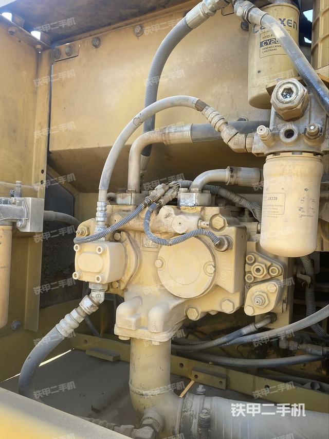 液壓泵艙室正面整體(整機(jī)外觀) 液壓泵艙室正面整體(整機(jī)外觀)