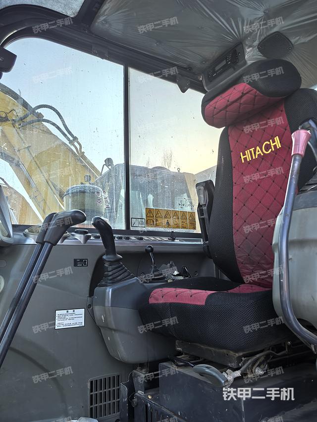 駕駛室整體（整機外觀）