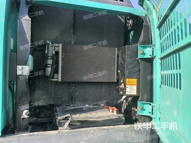 散熱器正面(大件艙室) 散熱器正面(大件艙室)