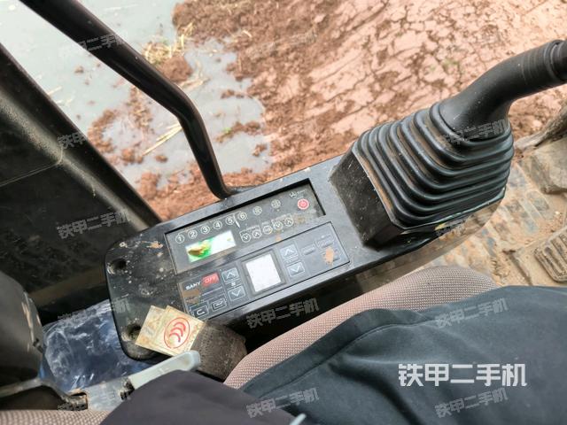 座椅左側控制臺/音響/含左手柄（駕駛室部分）