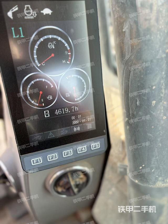 駕駛室頂部（整機外觀）