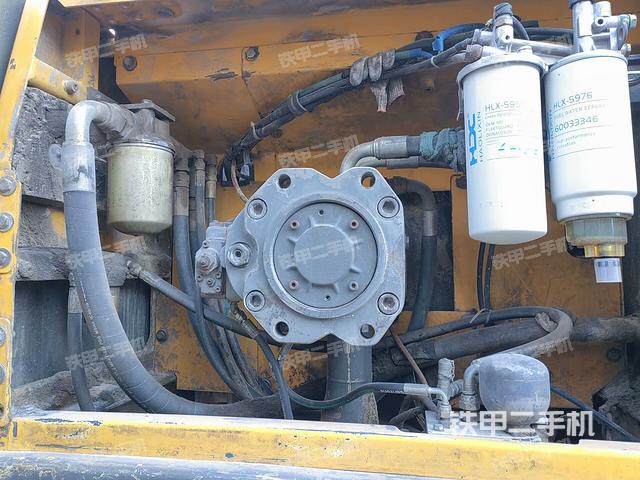 液壓泵艙室正面整體(整機外觀) 液壓泵艙室正面整體(整機外觀)